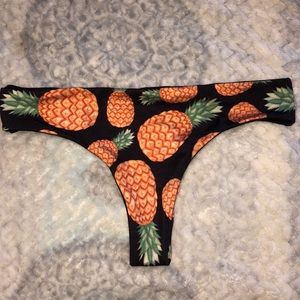 Reversible pineapple/black Bikini Bottoms